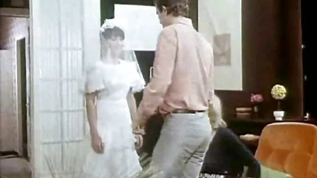 マンディ-ミューズとショーンはプールで無法。 若い 女 の エロ 動画