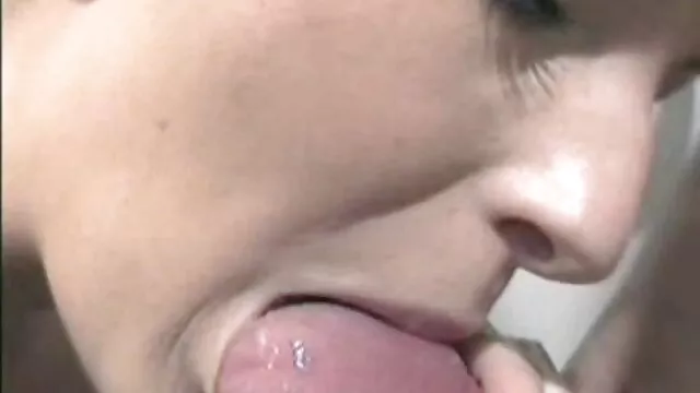 私の母の誕生日プレゼントは私を彼女の胸に入れました アダルト 動画 無理やり