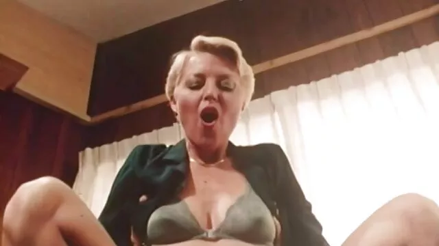 彼女の誕生日にMia 女の子 の ため の エッチ 動画 無料 Malkovaは女性の食事を受け取ります