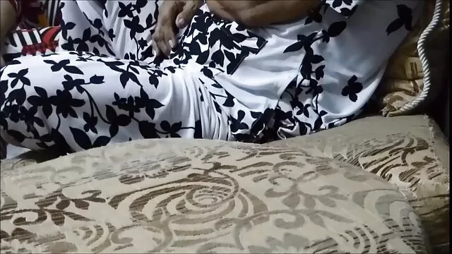 ライフガードは、自宅でソファの上に私を置く小さなコックがあります 無料 女性 用 アダルト ビデオ
