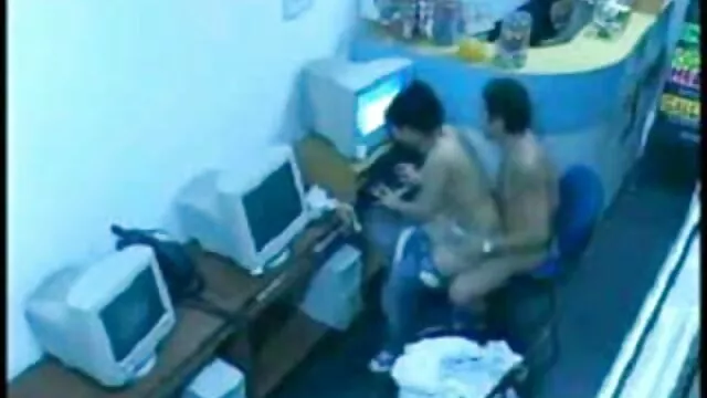 この既婚男性は執事に抵抗できません 女性 芸能人 エロ 動画